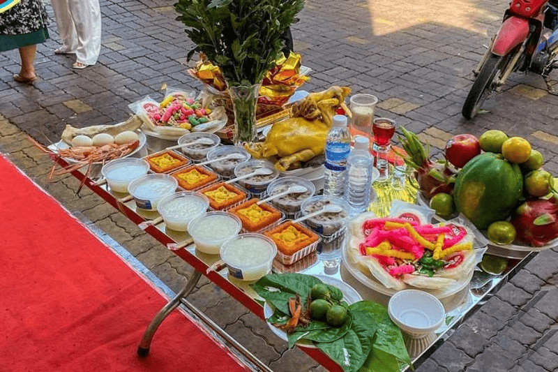 Mâm cúng phá dỡ nhà cũ ở miền Bắc